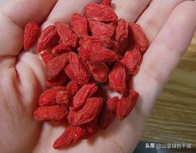 枸杞每日适量与最佳食用时间及正确泡法指南-图3