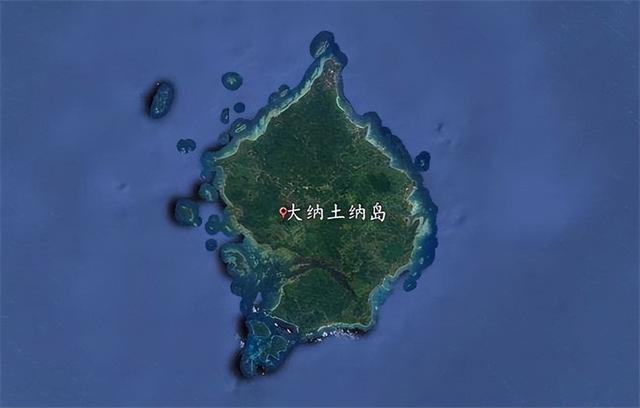 纳土纳群岛，地理位置重要，主权归属印尼，与中国南海相关。，（注，该标题简洁地概括了纳土纳群岛的地理位置重要性，以及其主权归属印尼的现状，同时与中国南海的相关联性进行了简要提及。）-图2